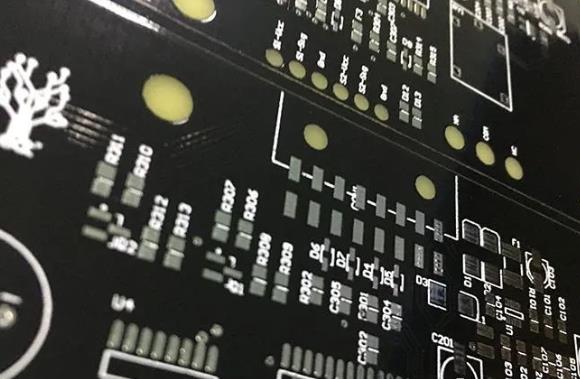 如何確定PCB的基板材料？